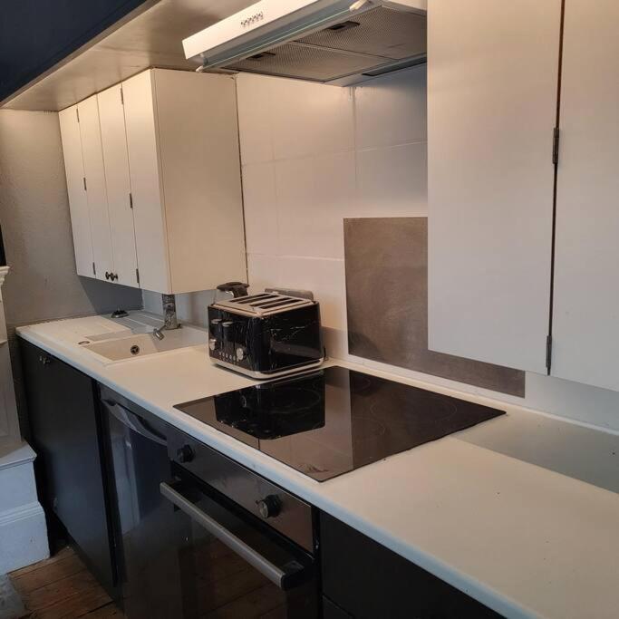 5 Luxury Spacious Loft - Prime Location - Comfortable Bed & Sofa برايتون المظهر الخارجي الصورة