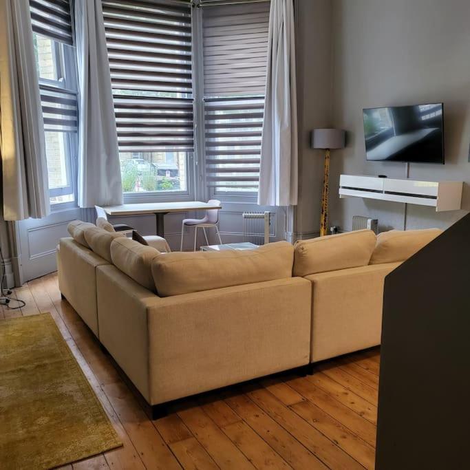 5 Luxury Spacious Loft - Prime Location - Comfortable Bed & Sofa برايتون المظهر الخارجي الصورة
